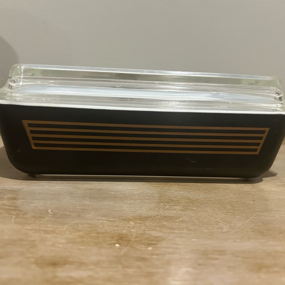 Pyrex Musical Staff space saver w/lid Black Gold Bakeware Dish vtg